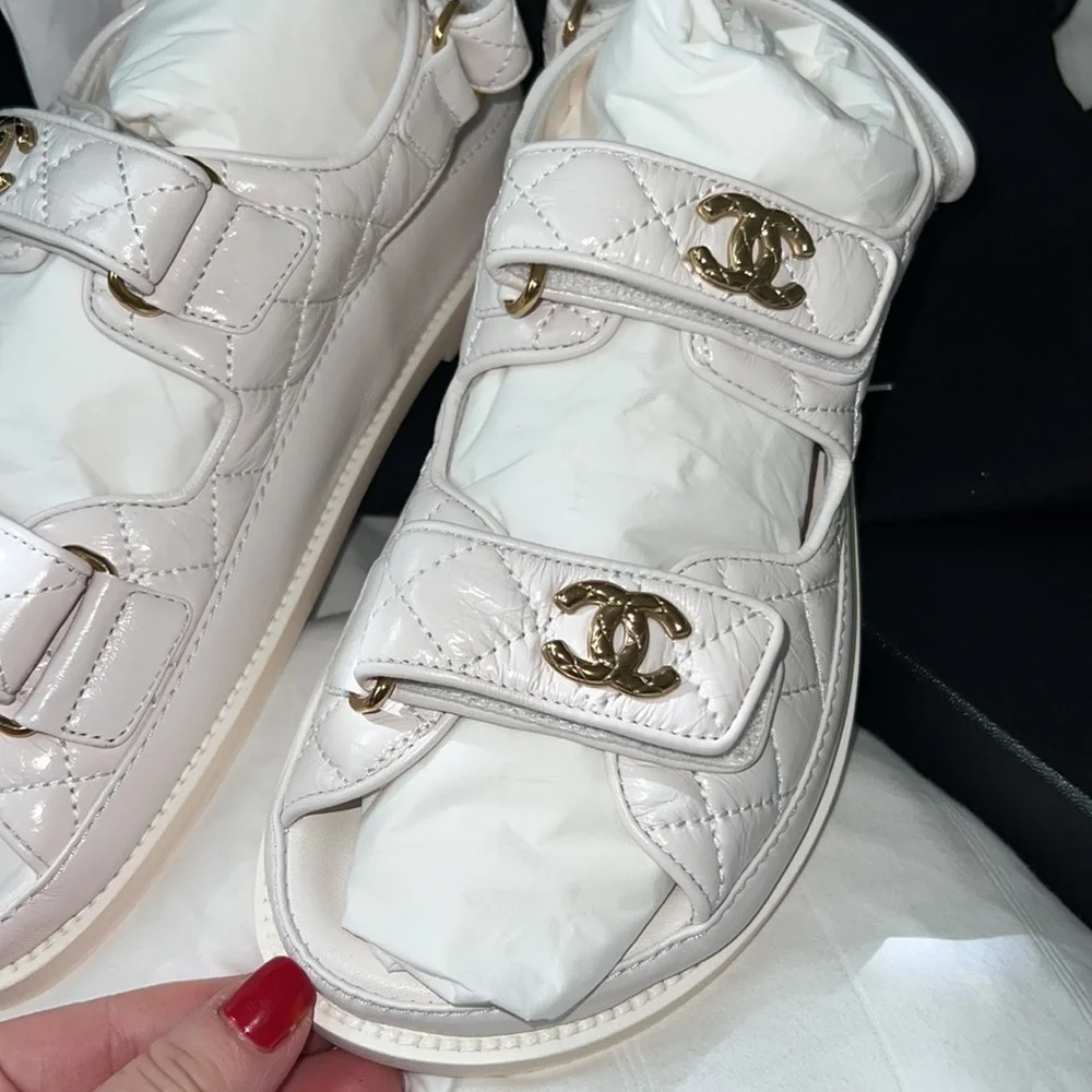 Chanel - Picture 3 of 6